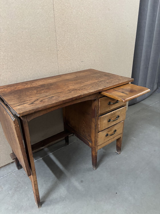 Image 1 of Escritorio infantil antiguo