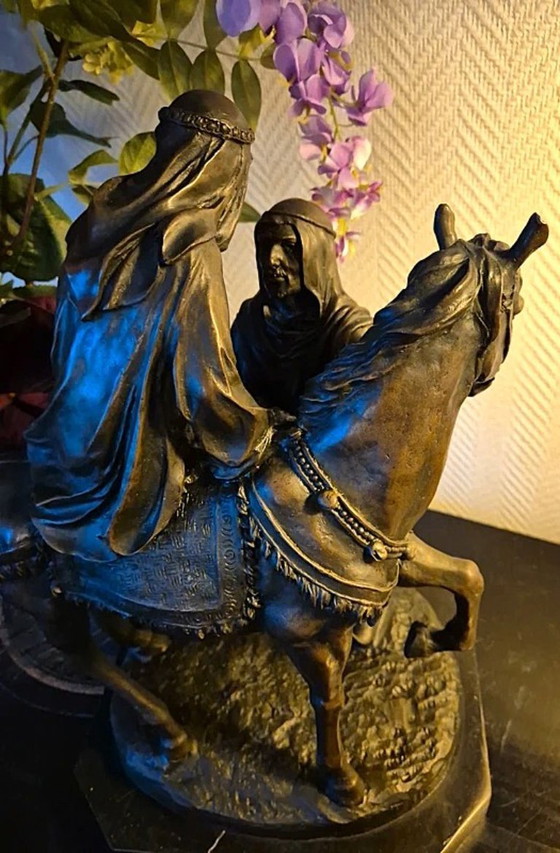 Image 1 of Estatua de bronce de una pareja beduina a caballo