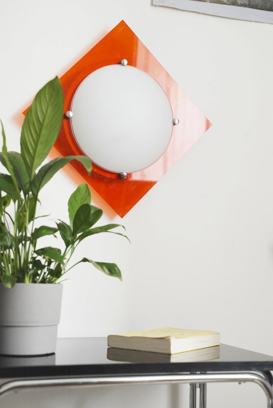 Image 1 of Rode wandlamp in mid-century stijl, gemaakt van acryl en mat glas, met een geometrische vormgeving uit de jaren 70.