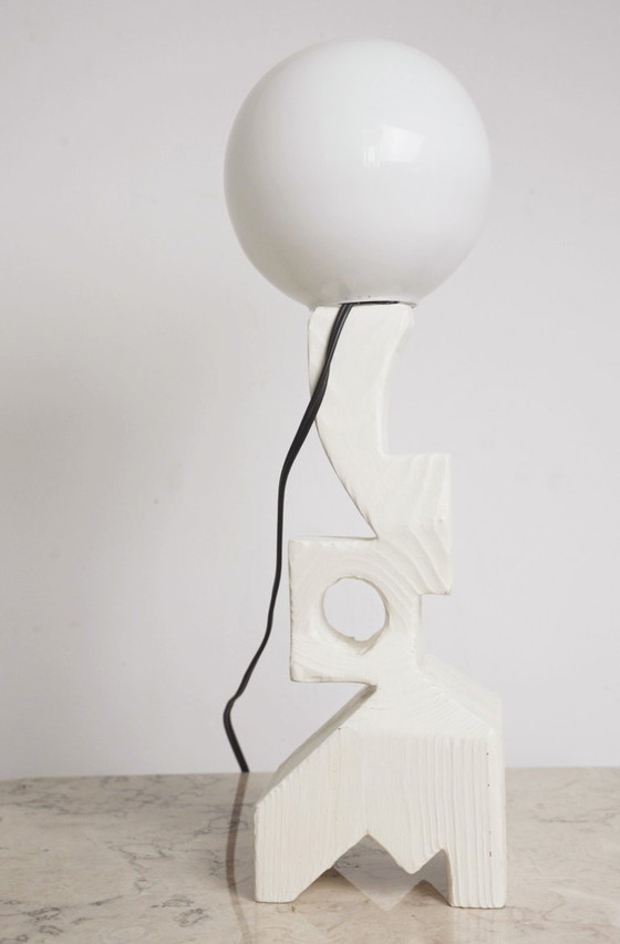 Image 1 of Sculpturale houten tafellamp, vintage handgemaakte, witgekalkte essenhouten brutalistische lamp, organisch moderne nachtlamp.