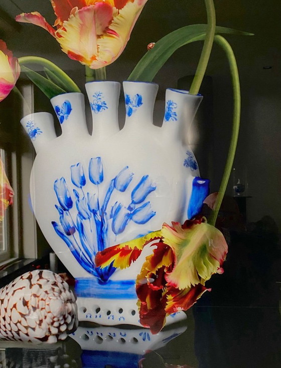 Image 1 of Vaso con tulipani pappagallo