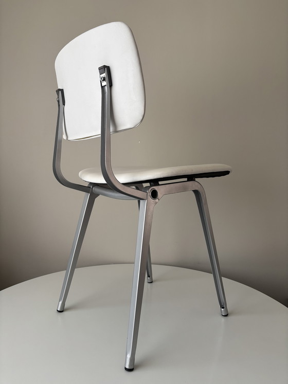 Image 1 of Revolt Ahrend de Cirkel wit leer (skai?) gestempeld 