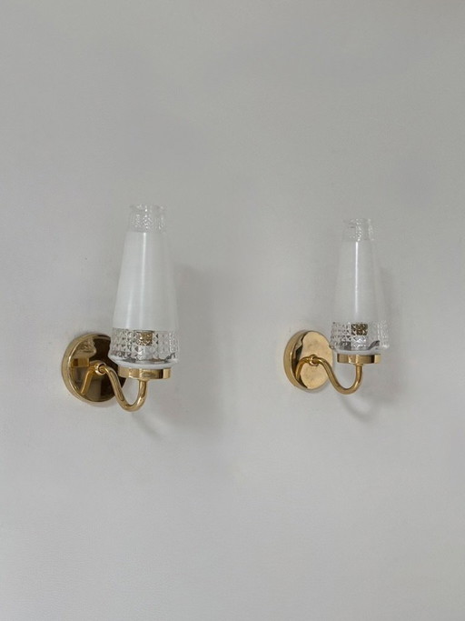 Een paar vintage wandlampen van glas en messing, Frankrijk, 1970. (photo 2 of 5)