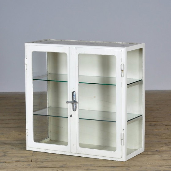 Metalen vitrinekast, circa 1930, Vitrinekasten, Metaal, Glas, Wit, Vintage (foto 3 van 12)