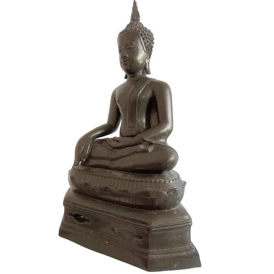 Buda tailandés de bronce sentado con llama extraíble (ushnisha) – lote 160 – Esculturas, Bronze (photo 9 of 12)