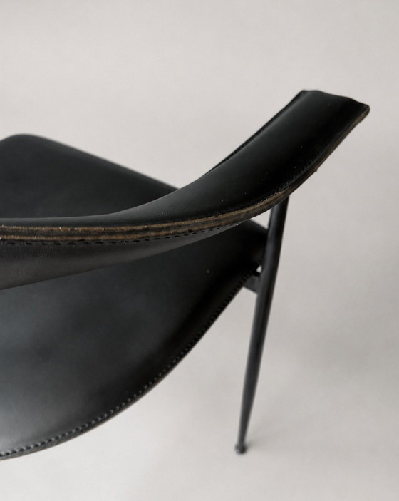Image 1 of 4 vintage Fasem P40 armstoelen – Vegni & Gualtierotti, Zwart Leer