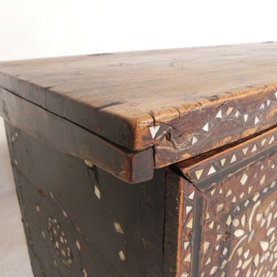 Image 1 of Coffret de mariage syrien du XIXe siècle avec incrustation de nacre