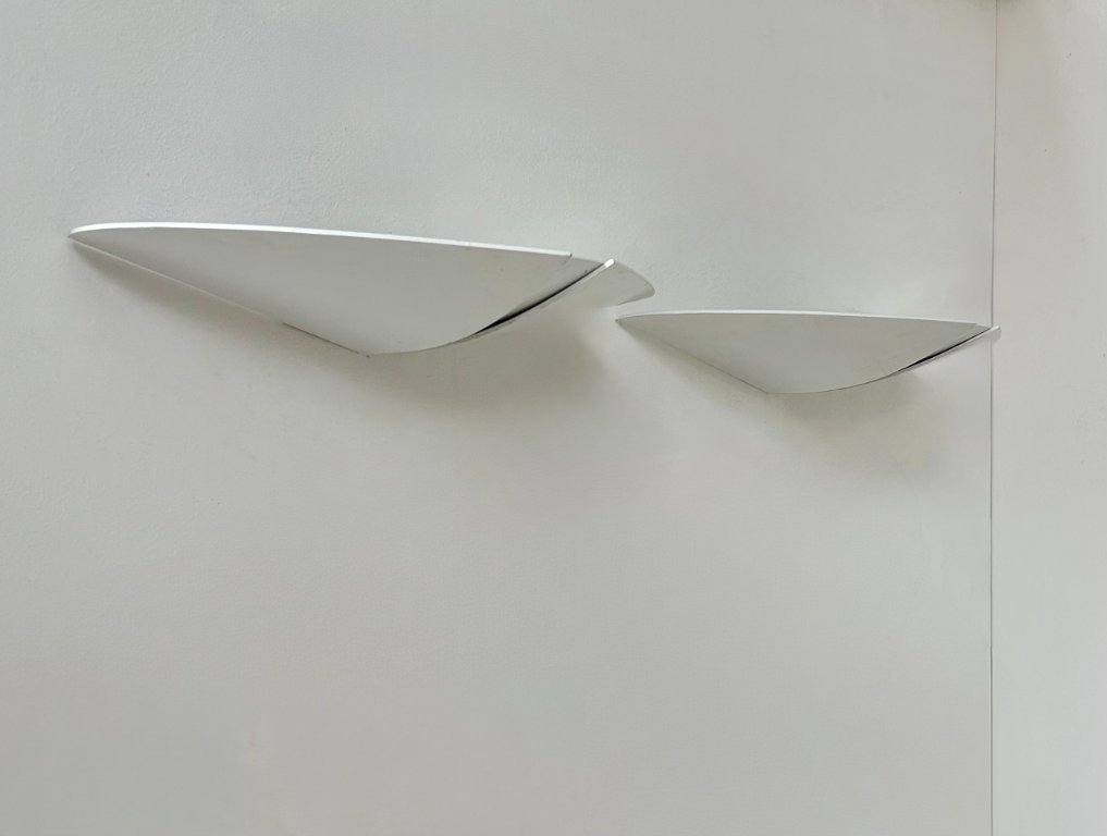 Coppia di applique vintage, metallo laccato bianco, Francia, 1980