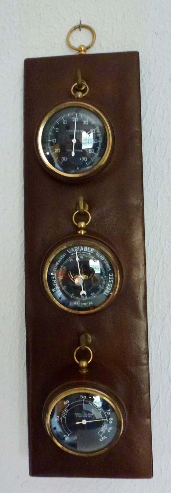 Image 1 of Stazione meteorologica d'epoca con orologi separati.