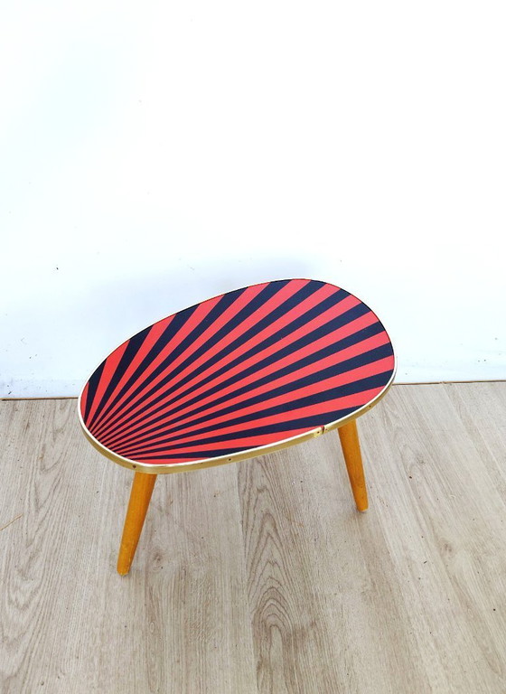 Image 1 of Table d'appoint des années 1950 avec un motif distinctif