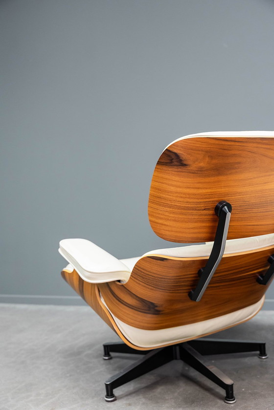 Image 1 of Sillón Eames + otomana
