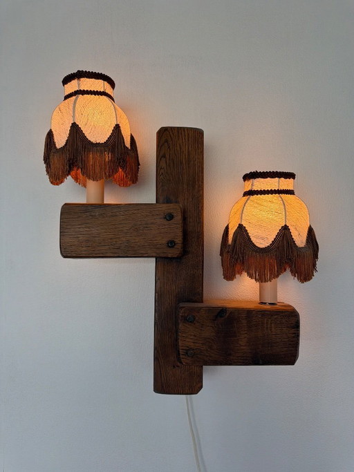 Esclusiva lampada da parete vintage in legno massello di quercia con paralume sfrangiato - anni '60/'70