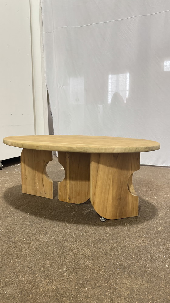 Image 1 of Mesa auxiliar de nogal