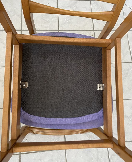 Image 1 of Juego de 6 sillas de cocina, de madera y tapicería morada, de la década de 1960.