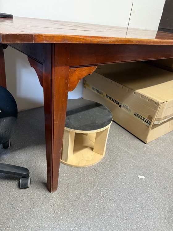 Image 1 of Table de salle à manger en noyer 6-8 personnes