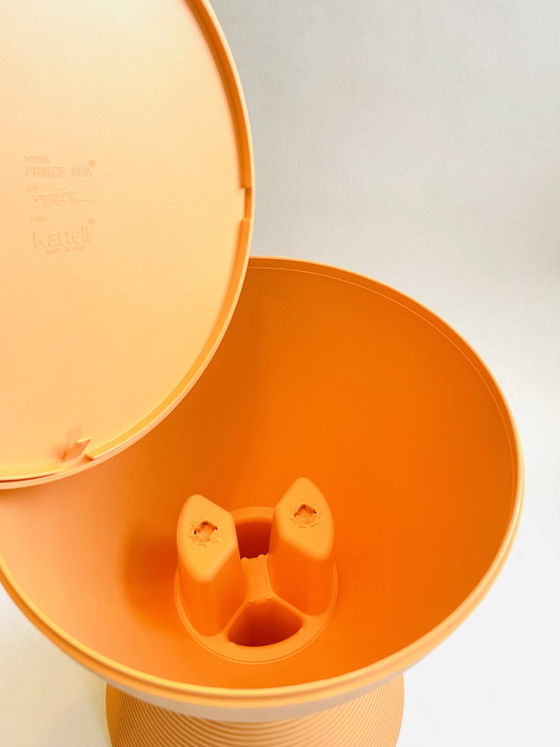 Image 1 of Kartell - Philippe Starck - Ensemble de 2 tabourets/tables d'appoint Prince AHA avec rangement