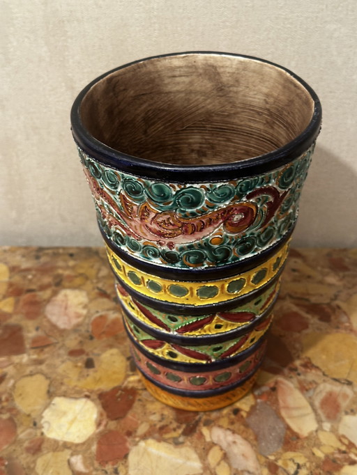 Vintage vaas met gebeitelde en beschilderde decoratie - Devres aardewerk