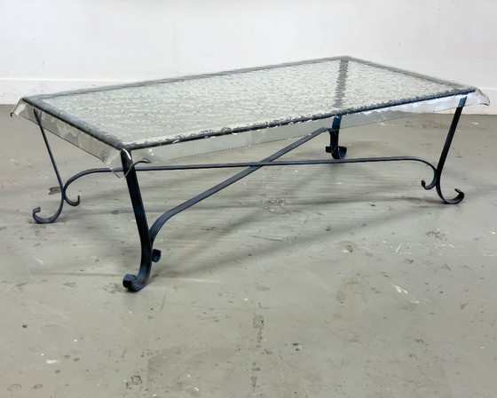 Image 1 of Couchtisch aus mundgeblasenem Glas auf Schmiedeeisen