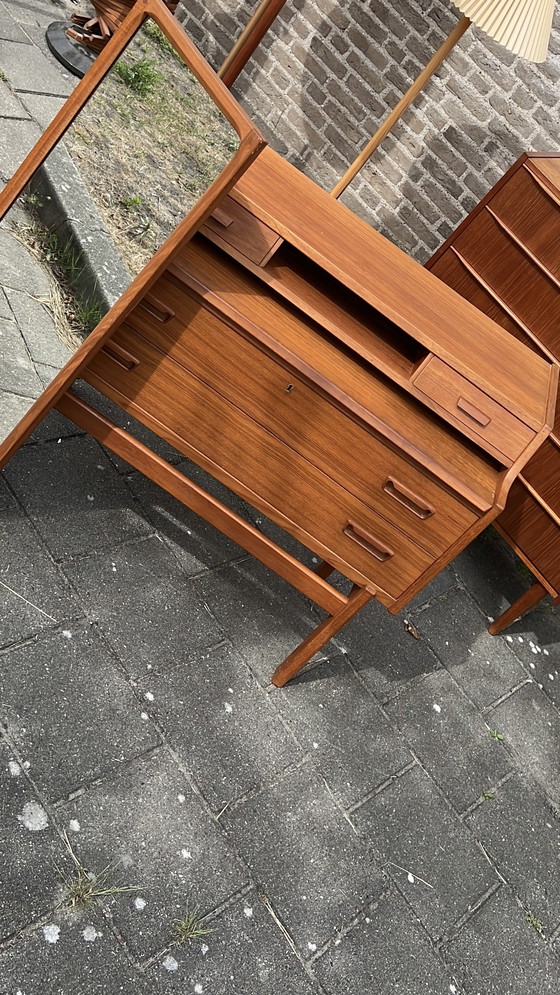 Image 1 of Secretaire Arne Wahl Iversen '60