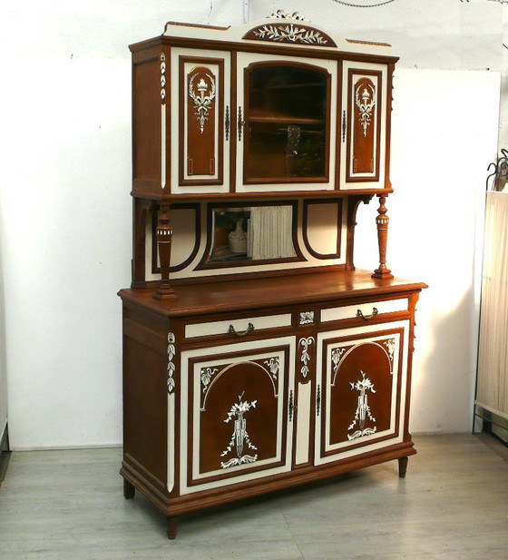 Image 1 of Antico buffet in rovere massiccio con inserti in crema, 1900 circa, stile guglielmino / Art Nouveau