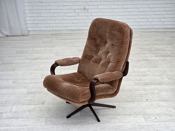 Image 1 of Anni '70, poltrona girevole danese, mobili in velluto a coste, legno di faggio scuro.