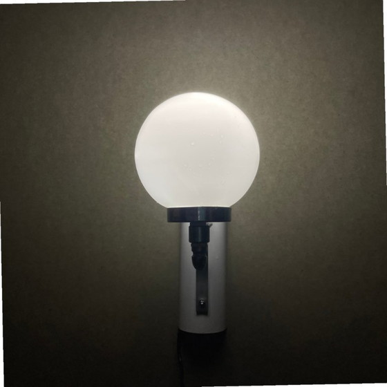 Image 1 of Portugiesische Wandleuchte aus weißem Metall und opalisierendem Glas