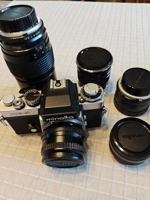 Appareil photo Minolta XE-5 et objectifs