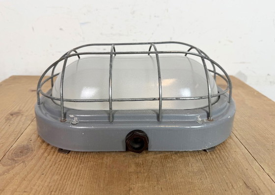 Image 1 of Industrielle graue Wandleuchte mit Milchglas von Elektrosvit, 1970er