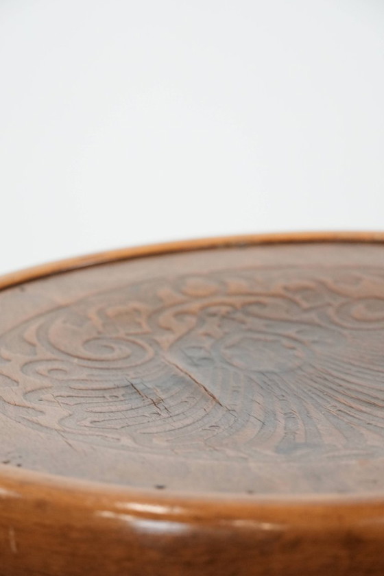Image 1 of Tabouret ancien en bois courbé de style Thonet, datant du début des années 1900.