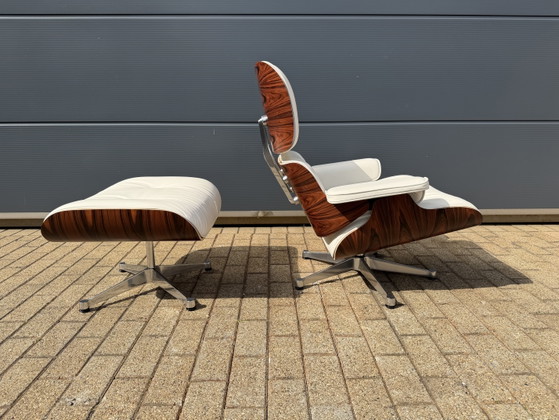 Image 1 of Poltrona lounge originale Vitra Eames + poggiapiedi Santos in palissandro e pelle bianca 10/10