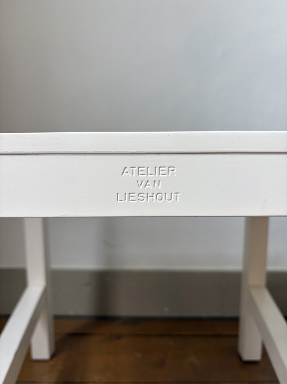 Lot 22 Atelier Van Lieshout Stoelen Rood & Wit – Moooi, Eetkamerstoelen, Wood (photo 5 of 7)