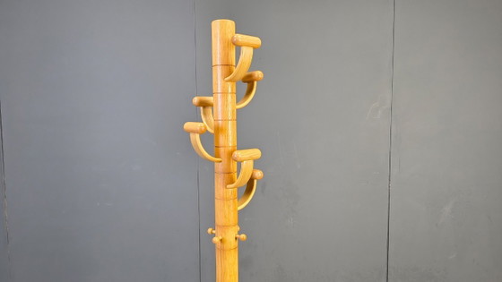 Image 1 of Perchero antiguo de travertino y madera de fresno, de Ettore Sottsass, década de 1980.