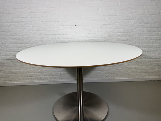 Image 1 of Ronde eettafel met metalen poot en houten rand - 120 cm