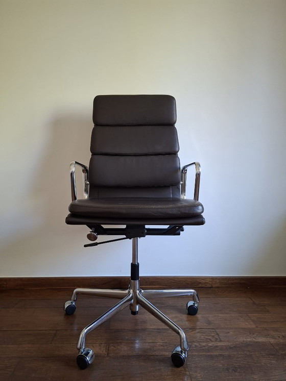 Image 1 of Poltrona Vitra Soft Pad EA 219 in pelle marrone castagna