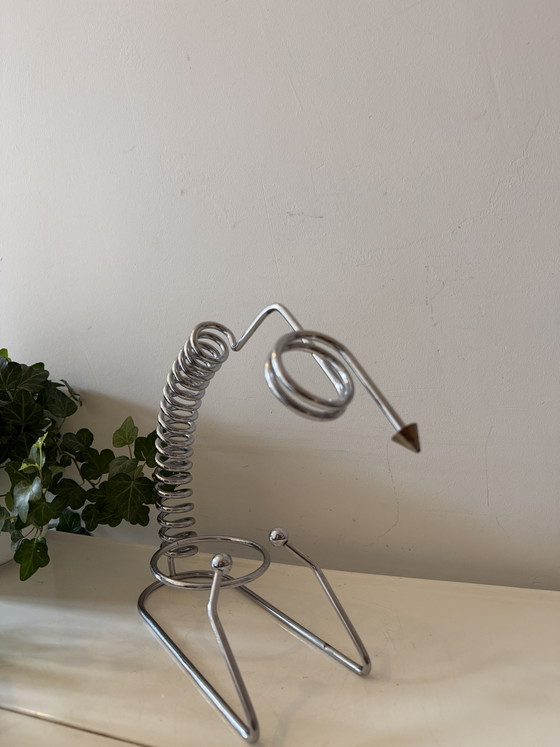 Portabottiglie e versatore in stile Memphis – Accessori da tavola, Chrome (photo 4 of 5)