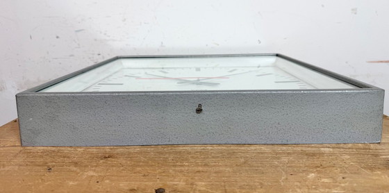 Image 1 of Reloj de pared cuadrado gris grande de Pragotron, años 70