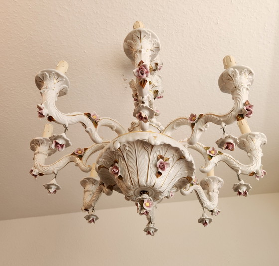 Lampadario a 8 bracci Mangani Ceramiche, in porcellana di Meissen Capodimonte, stile rococò barocco, dipinto (photo 5 of 40)