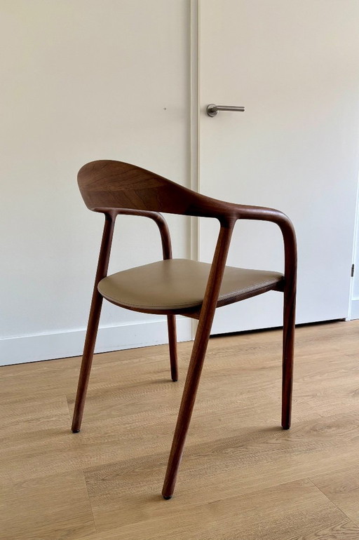 Artisan Neva Europees walnoot en Zenith (zand)
