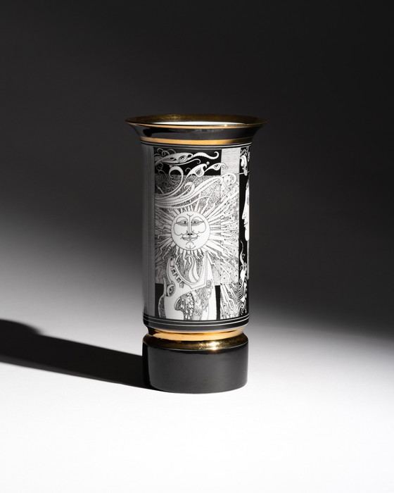 Image 1 of Hollóháza Porzellan, 26 cm hohe Vase mit schwarz-weißer Grafik und Goldakzenten, Ungarn