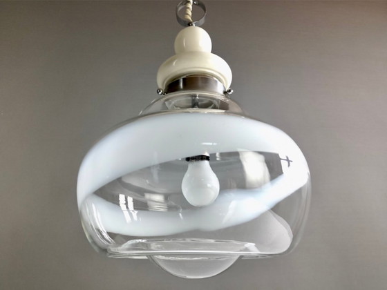Image 1 of Lampada a sospensione italiana Space Age degli anni '60 in vetro di Murano e montatura cromata.