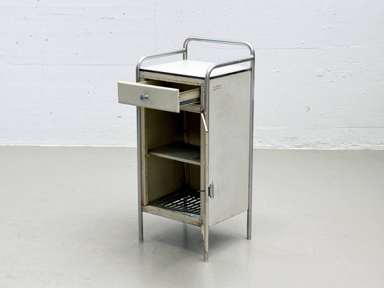 Image 1 of Nachttisch mit Bauhaus-Einfluss von A. Farina, Lissone Italien, 1930er Jahren