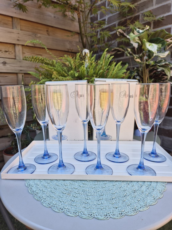 Set Of 8 Vintage Luminarc Azur Champagne Flutes With Original Box – Made In France (Blue Stem) (photo 13 of 15)