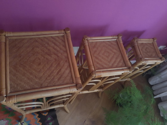 Splendido set vintage italiano anni '70 di 3 tavolini laterali in rattan e bambù, tavolini per piante e (photo 4 of 9)