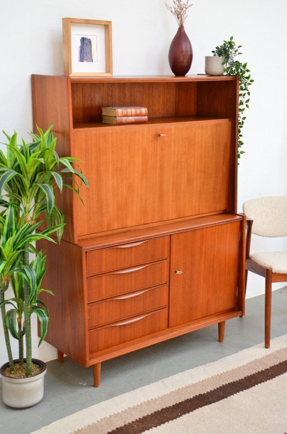 Image 1 of Vintage teakhouten secretair/dressoir/ladekast uit het midden van de vorige eeuw