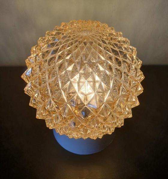 Lampada da soffitto in stile Mid-Century con struttura a pigna/ambra e oro – Plafoniere, Plastic, Glass (photo 2 of 11)