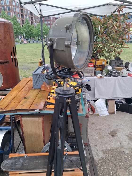 Image 1 of Lampada industriale a treppiede, lampada a serbatoio Leopold I, treppiede in legno