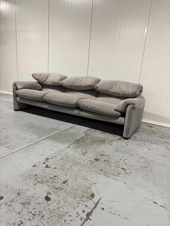 Image 1 of 3-zits Cassina Maralunga