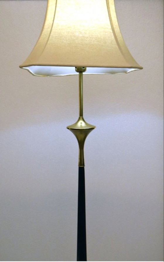 Image 1 of Vloerlamp van mahoniehout en messing, jaren 1950