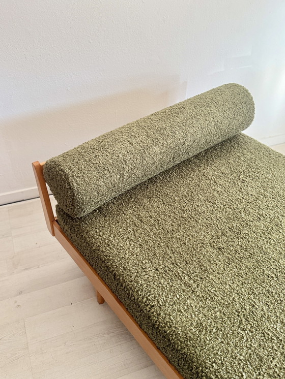 Image 1 of Divano letto vintage anni '50/'60 in peluche bouclé verde