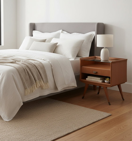 Image 1 of Par de mesitas de noche de mediados de siglo fabricadas por La Permanente.